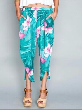 Show Me Your MuMu Lei Bay tropical banana split pants in a size Medium